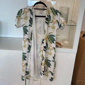 Aritzia floral tie wrap dress size XXS but fits S